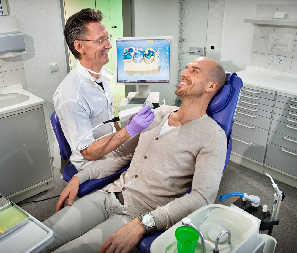 CEREC Monitor der Praxis Dr. Martin in Betzdorf. Foto Dietrich Hackenberg - lichtbild.org